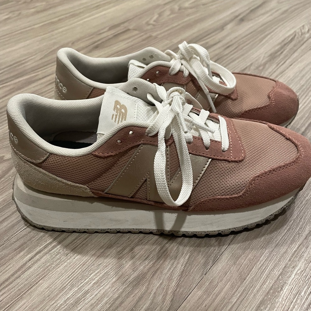 Women’s New Balance 237 Sneaker